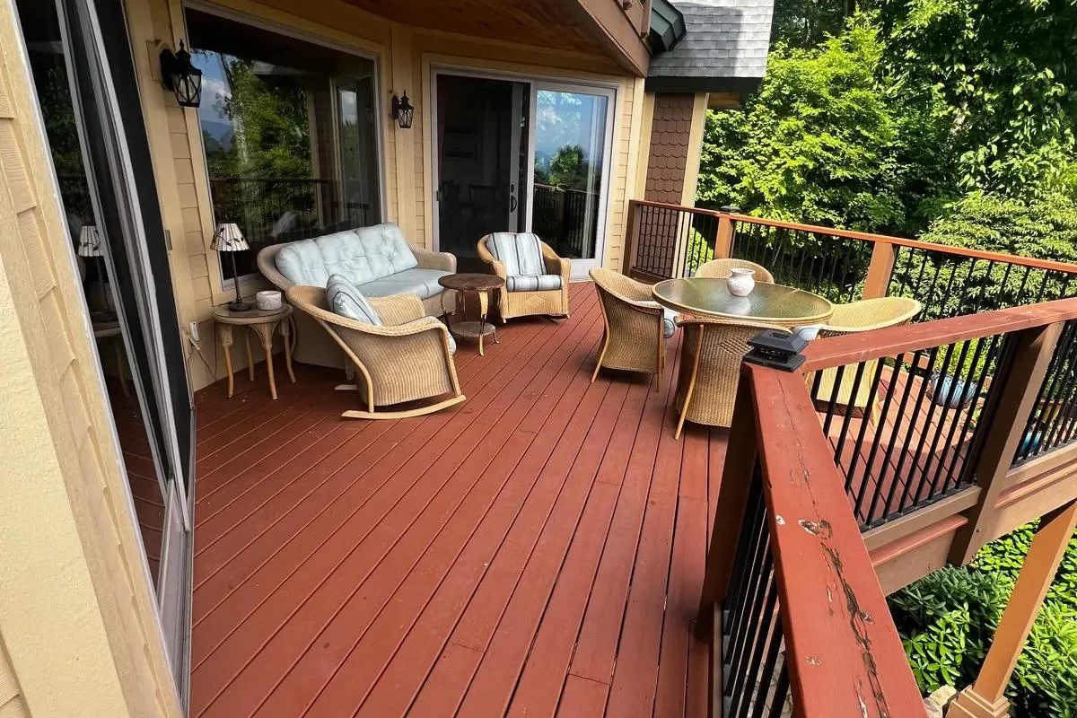 Deck Staining 08